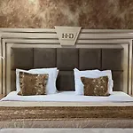 Deluxe Hotel