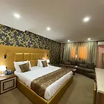 Hotel Deluxe