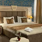 Deluxe Hotel