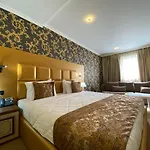 Deluxe Tirana