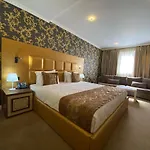 Deluxe 4* Tirana