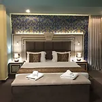 Hotel Deluxe