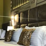 Deluxe Tirana