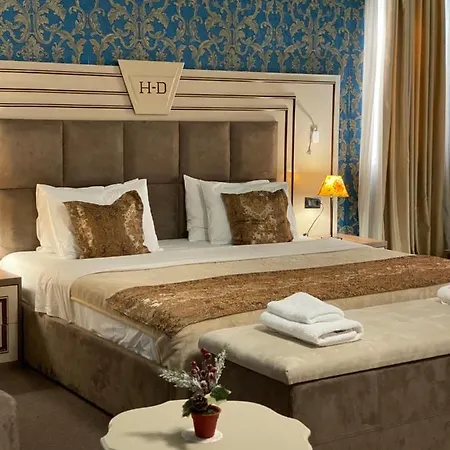 Deluxe Hotel