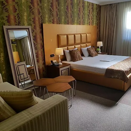 Deluxe 4* Tirana