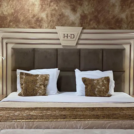 Deluxe Hotel