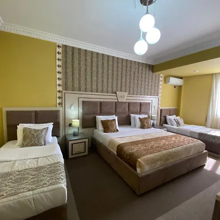 Deluxe Hotell 4*