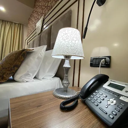Deluxe Otel