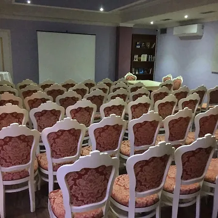 Deluxe 4* טיראנה