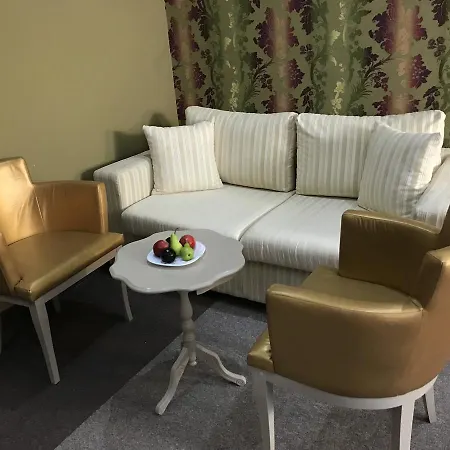 Hotel Deluxe