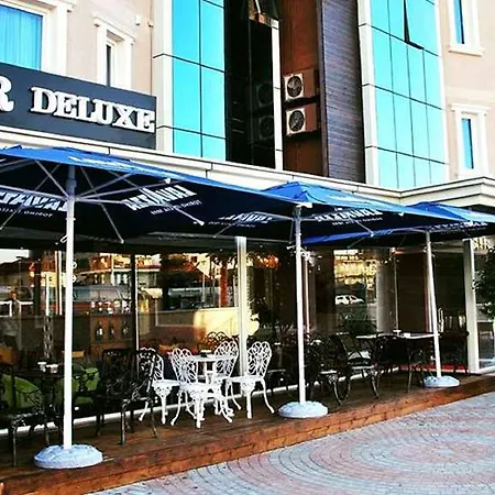 מלון Deluxe 4*